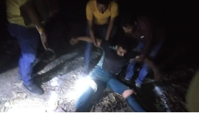 अयोध्या: सिपाही को लूटने वाले बदमाशों की पुलिस से हुई मुठभेड़, एक गिरफ्तार व दो फरार, लूटी गई रायफल व बाइक बरामद