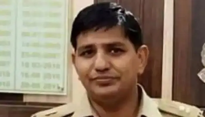 यूपी: एक लाख के इनामी आईपीएस मणिलाल की जल्‍द होंगी बर्खास्‍तगी, 18 महीने से चल रहे हैं फरार