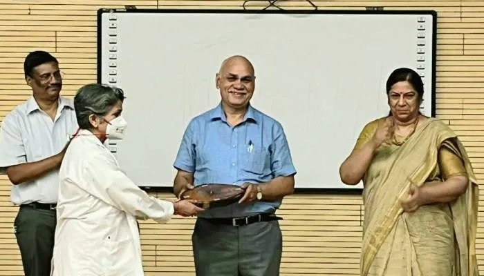 अंतरराष्ट्रीय स्तर की चुनौतियों का सामना करने के लिए चिकित्सकों को होना पड़ेगा प्रशिक्षित : मुख्य सचिव