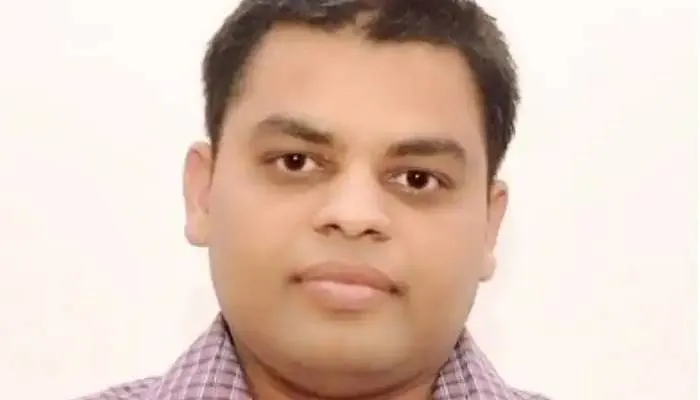 योगी सरकार का बड़ा एक्शन: भ्रष्टाचार के आरोप में औरैया के डीएम सस्पेंड, संपत्तियों की भी होगी जांच