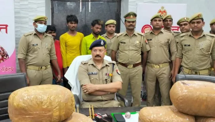 हरदोई पुलिस को मिली बड़ी कामयाबी, 60 किलो गांजे के साथ तीन तस्कर गिरफ्तार