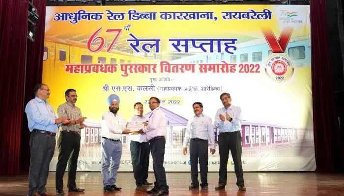 रायबरेली: रेल सप्ताह के तहत पुरस्कृत हुए रेलकर्मी