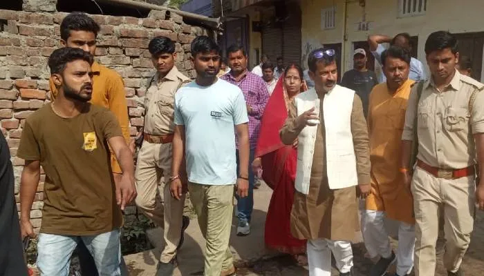 अयोध्या: आबादी में खुली शराब की दुकान देख भड़के मेयर, बंद कराने के दिये निर्देश