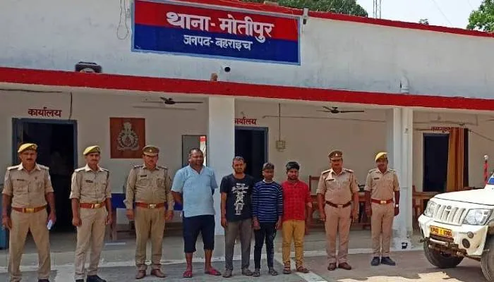 बहराइच: एसटीएफ व मोतीपुर पुलिस ने 875 किलो जड़ी बूटी के साथ चार को किया गिरफ्तार