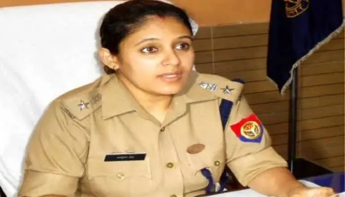 योगी सरकार की एक और बड़ी कार्रवाई, IPS अधिकारी अलंकृता सिंह को किया निलंबित, जानें वजह