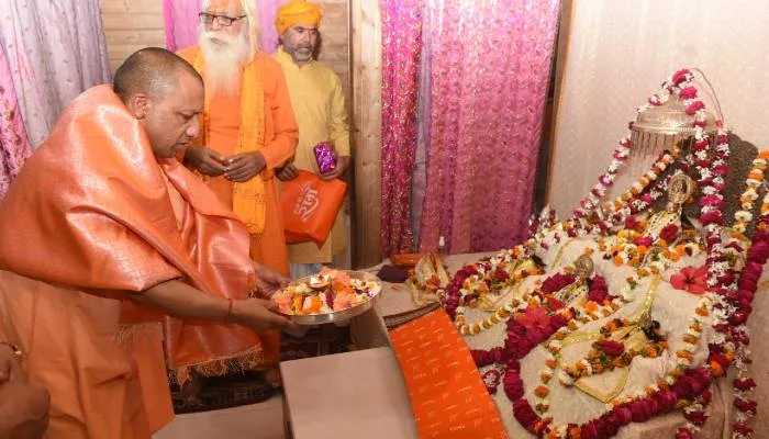 सीएम योगी का अयोध्या के मठ-मंदिरों को बड़ा तोहफा- नहीं लिया जाएगा किसी तरह का टैक्स