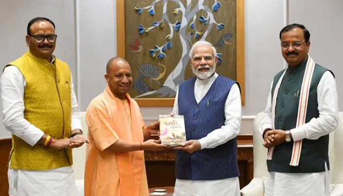 मुख्यमंत्री योगी आदित्यनाथ और दोनों डिप्टी सीएम ने की पीएम मोदी से मुलाकात, CM ने ट्वीट कर लिखी यह बड़ी बात