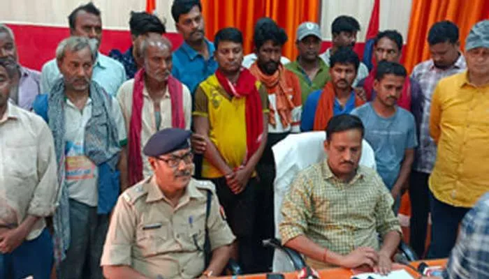 जौनपुर में 11 कबाड़ी गिरफ्तार, नौ करोड़ के वाहन बरामद