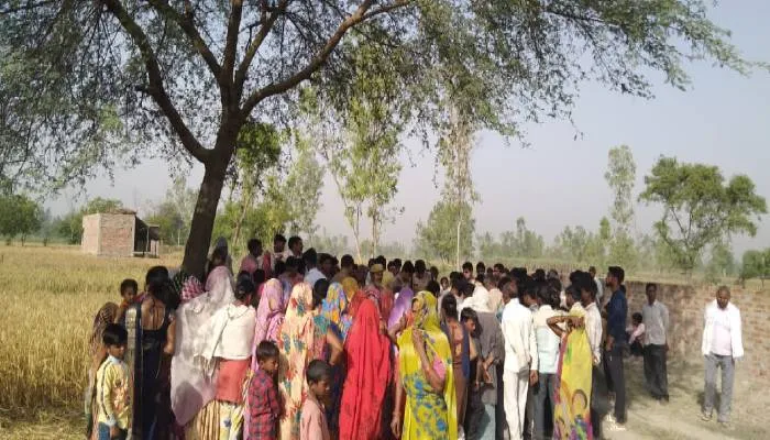 सीतापुर: जब प्यार नहीं चढ़ा परवान, तो प्रेमी युगल ने पेड़ से लटककर दे दी जान, जांच शुरू
