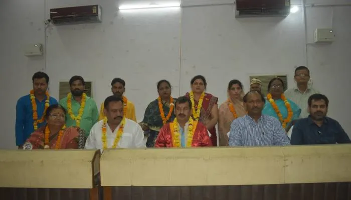 अयोध्या: नगर निगम बोर्ड की बैठक में चुने गए 6 कार्यकारिणी सदस्य, महापौर ने किया स्वागत