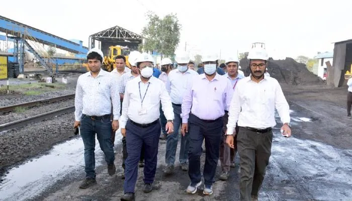 रायबरेली: एनटीपीसी ऊंचाहार में गहराया कोयला संकट, डीआरएम ने कोयला परिवहन को लेकर किया निरीक्षण