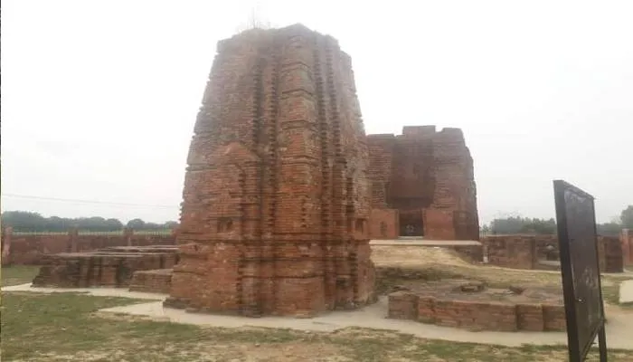 सीतापुर: देख-रेख के आभाव में अस्तित्व खो रहा आस्तिक बाबा मंदिर, पुरातत्व विभाग के संरक्षण में है यह धार्मिक स्थल