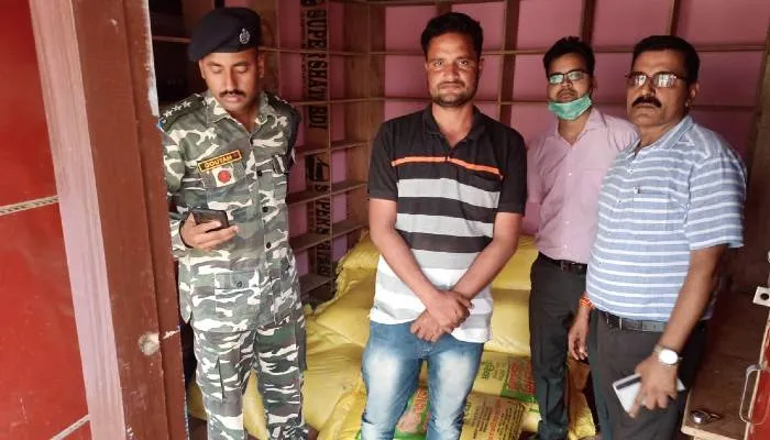 बहराइच: घर और वाहन में डंप मिली सरकारी खाद, सीज