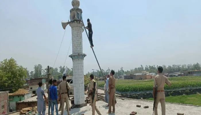 बहराइच में 1350 धार्मिक स्थलों से उतरवाया गया लाउडस्पीकर, 250 की ध्वनि करवाई गई कम