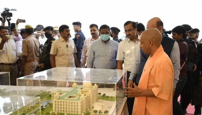 गोरखनाथ आयुष विवि के काम में नहीं हुई प्रगति तो होगी सख्त कार्रवाई : सीएम योगी