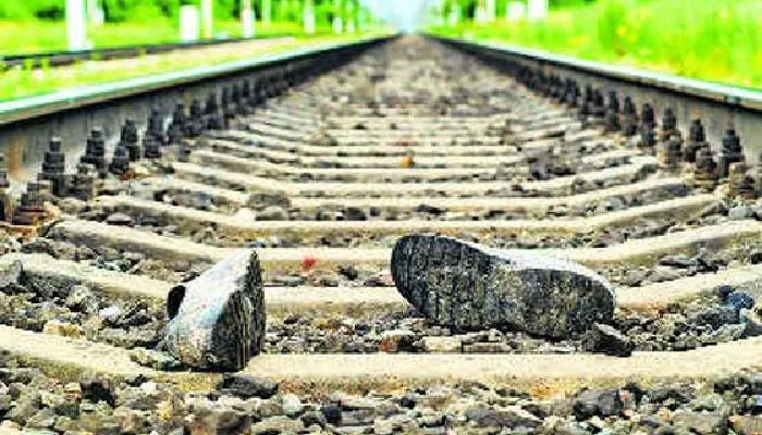 कन्नौज: युवती ने ट्रेन के आगे कूदकर दी जान
