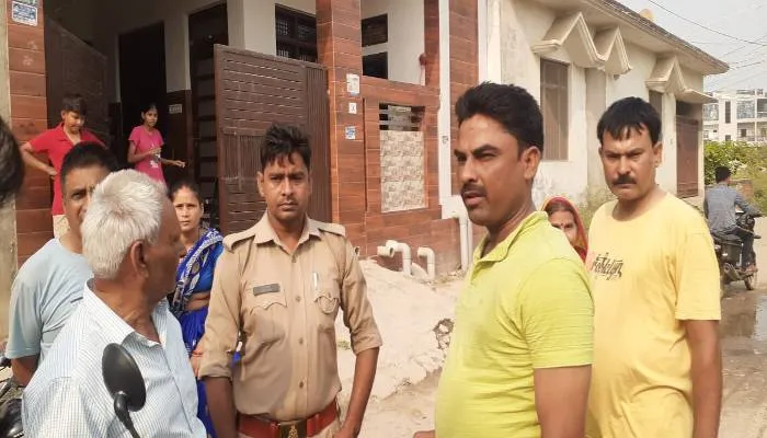 अयोध्या: फूल तोड़ रही बुजुर्ग महिला से आधी चेन छीनकर भागे बदमाश