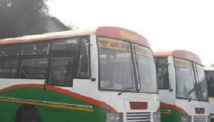 रोडवेज बसों में मुफ्त सफर के इंतजार में उम्रदराज महिलाएं, इंक्वायरी काउंटर पर रोजाना आते हैं कई फोन