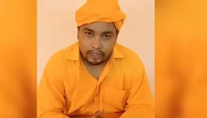 महिलाओं को रेप की धमकी देने वाला महंत बजरंग मुनि सीतापुर से गिरफ्तार