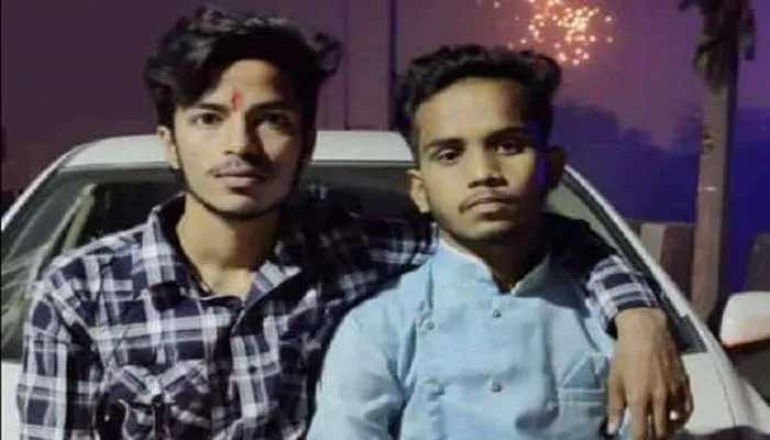 कानपुर: डंपर की टक्कर से बाइक सवार दो युवकों की दर्दनाक मौत, तीसरा गंभीर