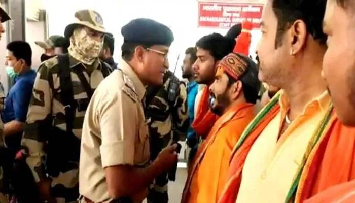 आगरा: ताजमहल में संत को प्रवेश न मिलने पर हिंदू महासभा नाराज, पदाधिकारियों ने एएसआई ऑफिस पर किया प्रदर्शन