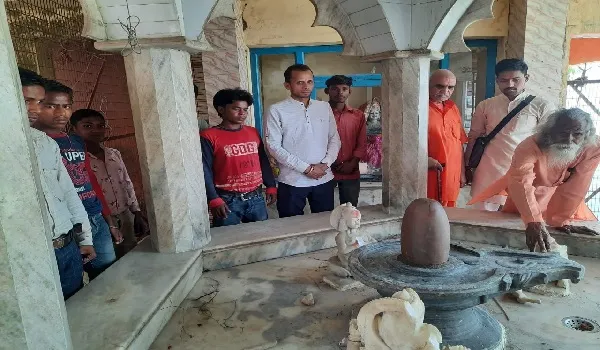 संभल : देव प्रतिमाओं को किया खंडित, लोगों में आक्रोश