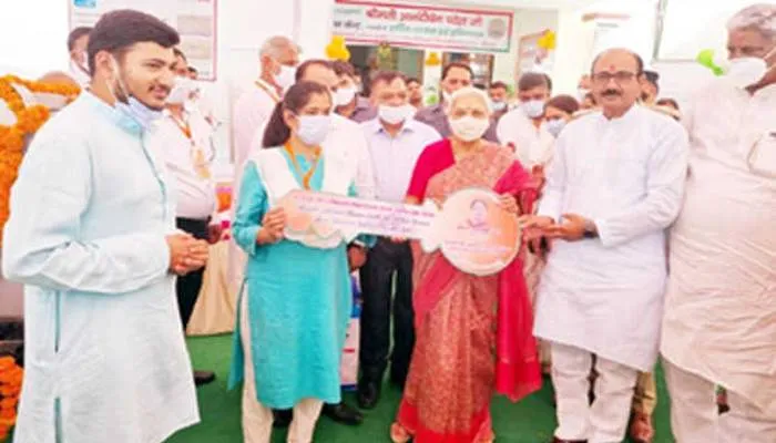 फसलों में तकनीक का प्रयोग करें किसानः आनंदीबेन पटेल