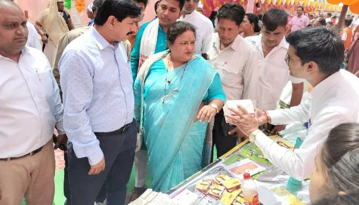 बहराइच: सामुदायिक स्वास्थ्य केंद्रों पर लगा स्वास्थ्य मेला, ग्रामीणों को दिये गये स्वस्थ रहने के टिप्स