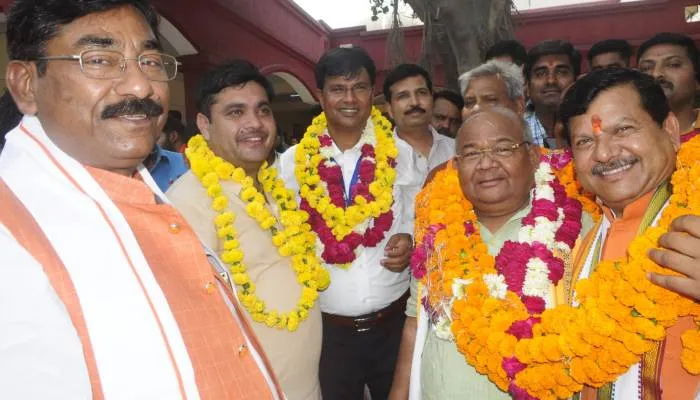 UP MLC Election: भाजपा प्रत्याशी व एसआर ग्रुप के चेयरमैन पवन सिंह चौहान बने एमएलसी