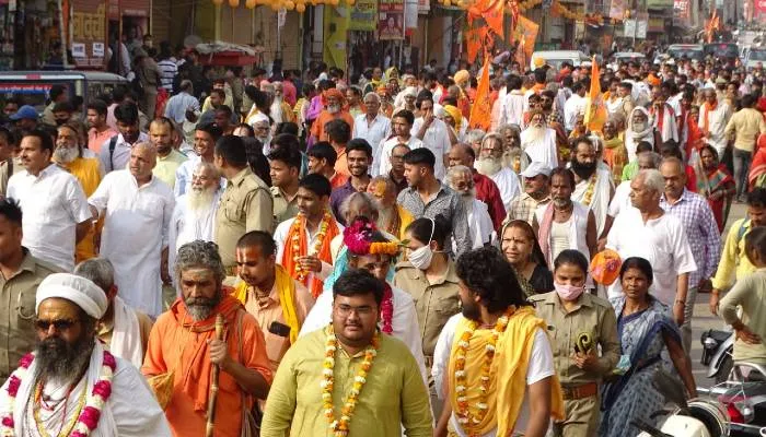 अयोध्या में नव संवत्सर की पूर्व संध्या पर संतों ने की रामकोट की परिक्रमा