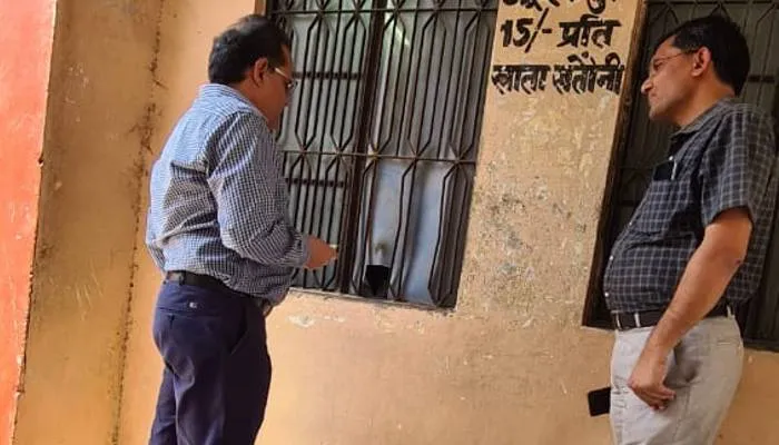 अयोध्या: जब पहचान छिपाकर कमिश्नर पहुंचे तहसील व अस्पताल, जानें फिर क्या हुआ?