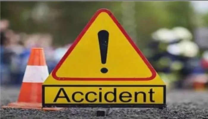 औरैया में ट्रैक्टर-ट्रॉली पलटने से 21 श्रद्धालु घायल, 16 लोगों की हालत गंभीर