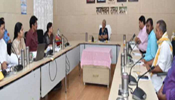 वन निवासियों के हित में अभियान चला कर काम करें विभाग : राज्यपाल