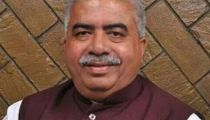 मंत्री राकेश सचान ने खादी भवन में की समीक्षा बैठक, अधिकारियों को दिए यह निर्देश