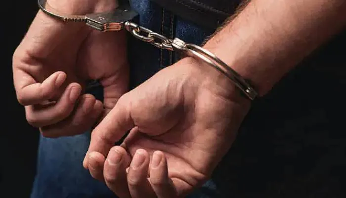 बस्ती के असिस्टेंट सेल्स टैक्स कमिश्नर को महाराष्ट्र पुलिस ने किया गिरफ्तार, जानें मामला