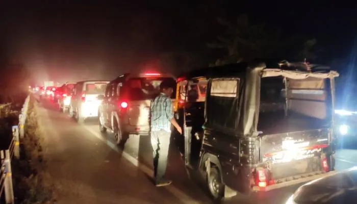 बहराइच: घाघरा घाट से चौकाघाट तक लगा भीषण जाम, यात्री फंसे