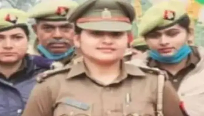 अमेठी: फंदे पर लटका मिला महिला एसआई का शव, पिता ने लगाया हत्या का आरोप
