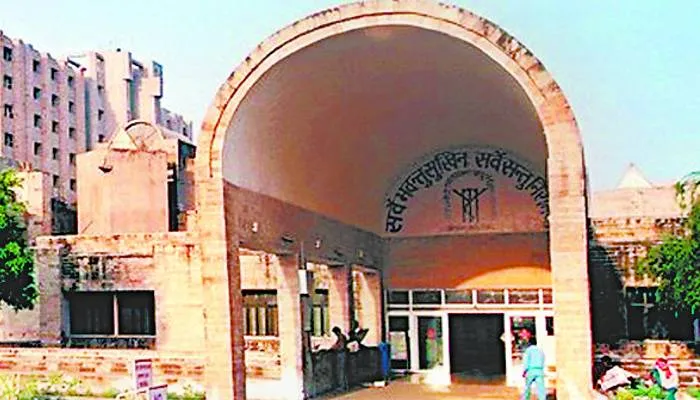 एसजीपीजीआई में आरक्षण की अनदेखी पर एससी आयोग सख्त, निदेशक को किया तलब