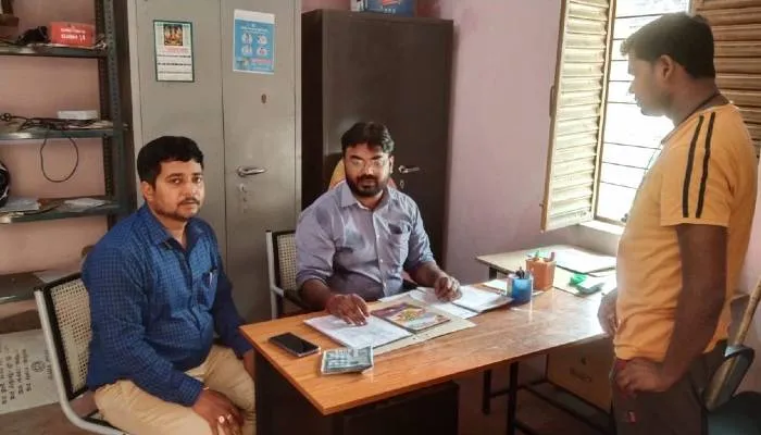 अयोध्या: गेहूं क्रय केंद्रों का खंड विकास अधिकारी ने किया निरीक्षण, मिली खामियां