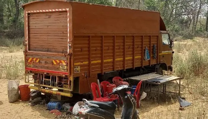 बाराबंकी: बिना अनुमति के जंगल में फिल्म की शूटिंग कराना चौकी इंचार्ज को पड़ा महंगा, निलंबित
