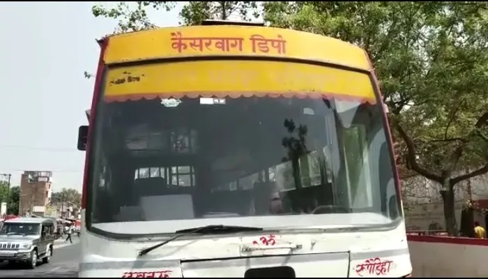 बहराइच: रोडवेज बस की टक्कर से बाइक सवार सास और दामाद घायल