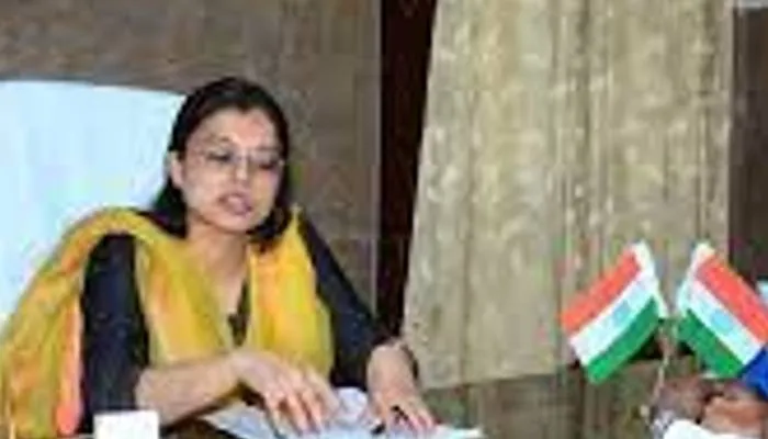 लखनऊ: एसडीएम शुभी कानन ने की औचक छापेमारी, पकड़े गए अवैध खनन में लगे छह डम्पर