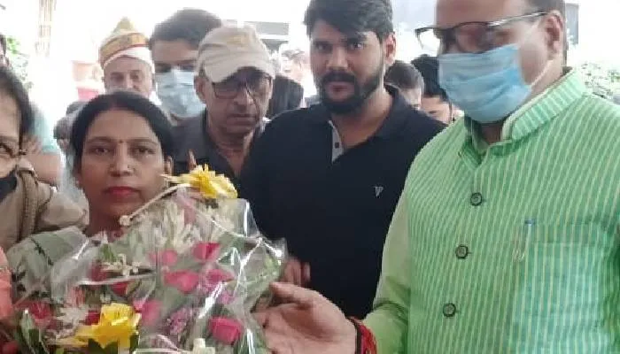 लखनऊ: नर्सिंग स्टाफ एसोसिएशन के पदाधिकारियों ने उप मुख्यमंत्री से की मुलाकात, सौंपा मांग पत्र