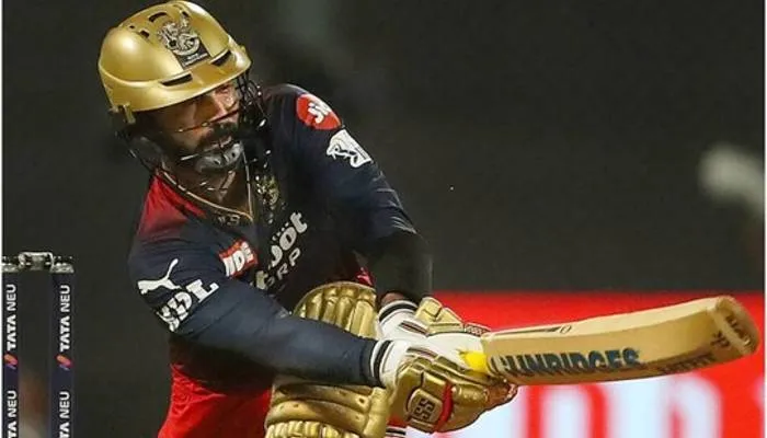 RR vs RCB, IPL 2022: कार्तिक और शाहबाज के विस्फोट से आरसीबी की शाही जीत