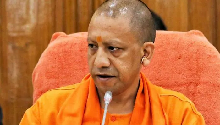 गोरखपुर व आगरा में समय से शुरू होगी मेट्रो रेल सेवा : सीएम योगी