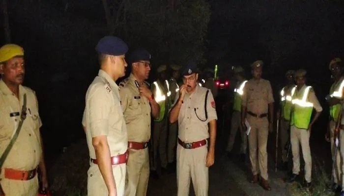 ट्रिपल मर्डर से दहला गोरखपुर: रायगंज में पति-पत्नी व बेटी की गला रेतकर हत्या, इलाके में सनसनी