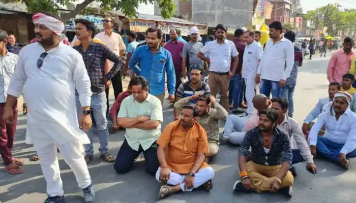UP MLC Election: मतदान के दौरान फर्रुखाबाद में बवाल, सपा उम्मीदवार समेत नौ पर मुकदमा दर्ज