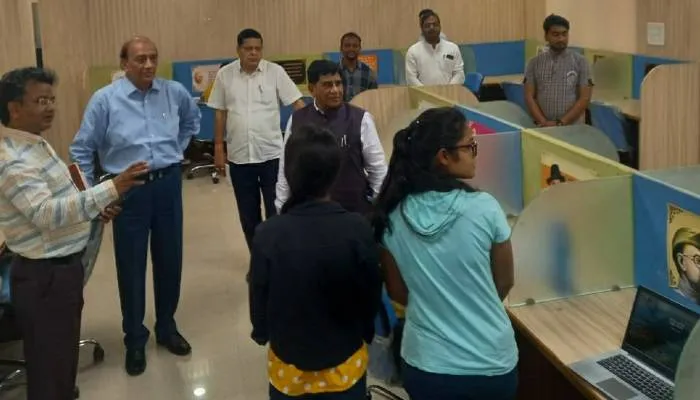अयोध्या: विशेष कार्याधिकारी ने लिया अवध विश्वविद्यालय का जायजा, शैक्षिक गतिविधियों को भी परखा