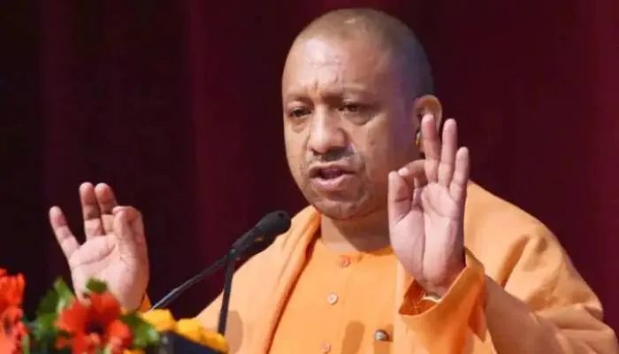 सीमावर्ती जिलों में कोरोना संक्रमण पर पैनी नजर रखने के लिए सीएम योगी ने दिये निर्देश
