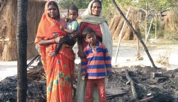 अयोध्या में दो अलग-अलग स्थानों पर लगी आग, गृहस्थी जलकर राख, भैंस भी झुलसी